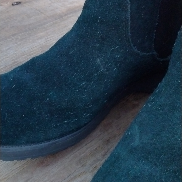 UGG Briscoe Suede Chelsea Black Slip on Boots. - Picture 7 of 13